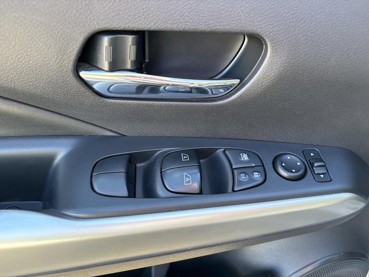 2019 Nissan Kicks SR FWD | No Accidents | Leather Seats Photo