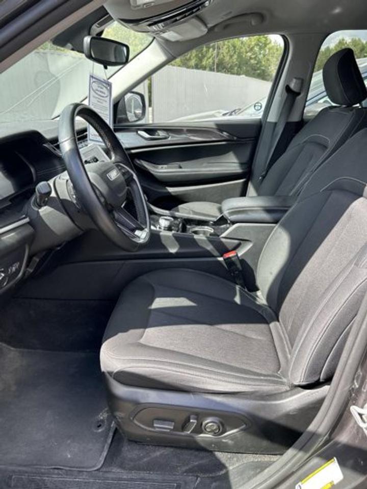 2022 Jeep Grand Cherokee L Laredo 4x4 | One Owner | No Accidents | Heated Steering Photo