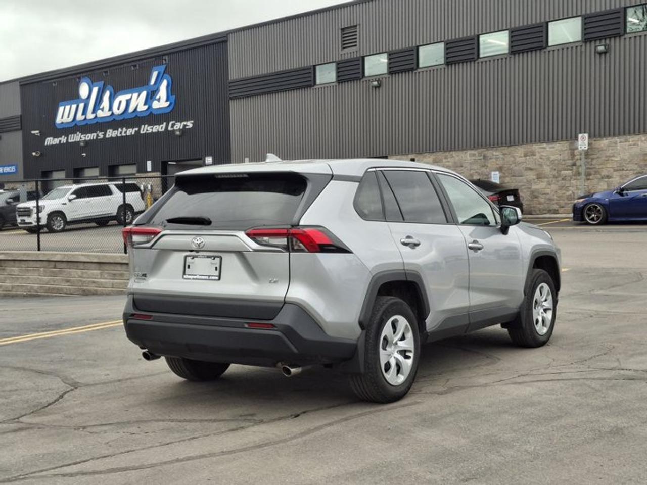 2022 Toyota RAV4 LE | Radar Cruise | Heated Seats | CarPlay + Android | and More ! Photo3