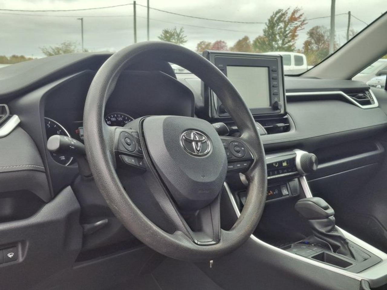 2022 Toyota RAV4 LE | Radar Cruise | Heated Seats | CarPlay + Android | and More ! Photo