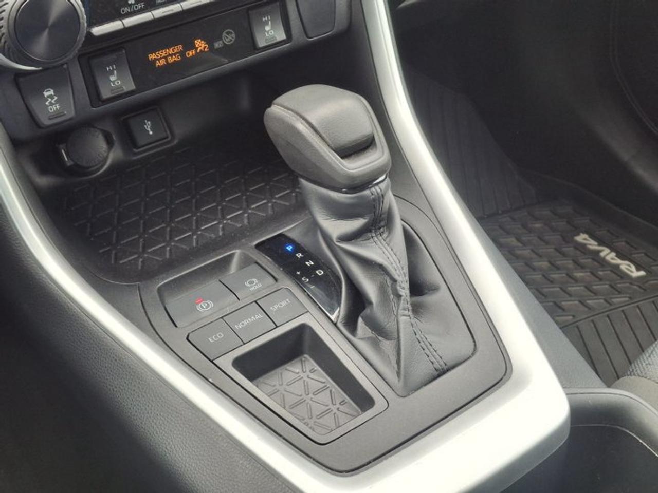 2022 Toyota RAV4 LE | Radar Cruise | Heated Seats | CarPlay + Android | and More ! Photo
