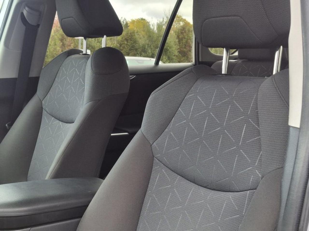 2022 Toyota RAV4 LE | Radar Cruise | Heated Seats | CarPlay + Android | and More ! Photo