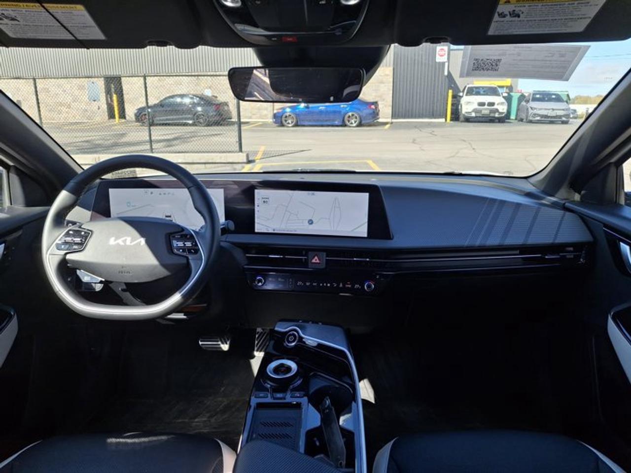 2024 Kia EV6 Land w/GT-Line Pkg 1 AWD | Leather | Heated Seats + Steering | Blind Spot Monitor | and More ! Photo