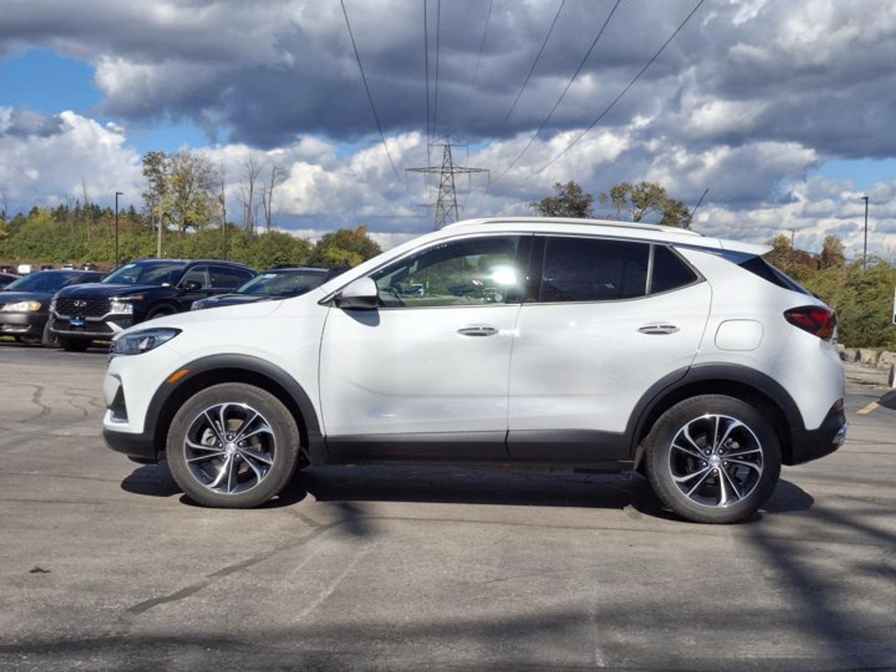 2022 Buick Encore GX Essence AWD | Leather | Heated Seats + Steering | Power Liftgate | Lane Keep Assist | and More ! Photo5