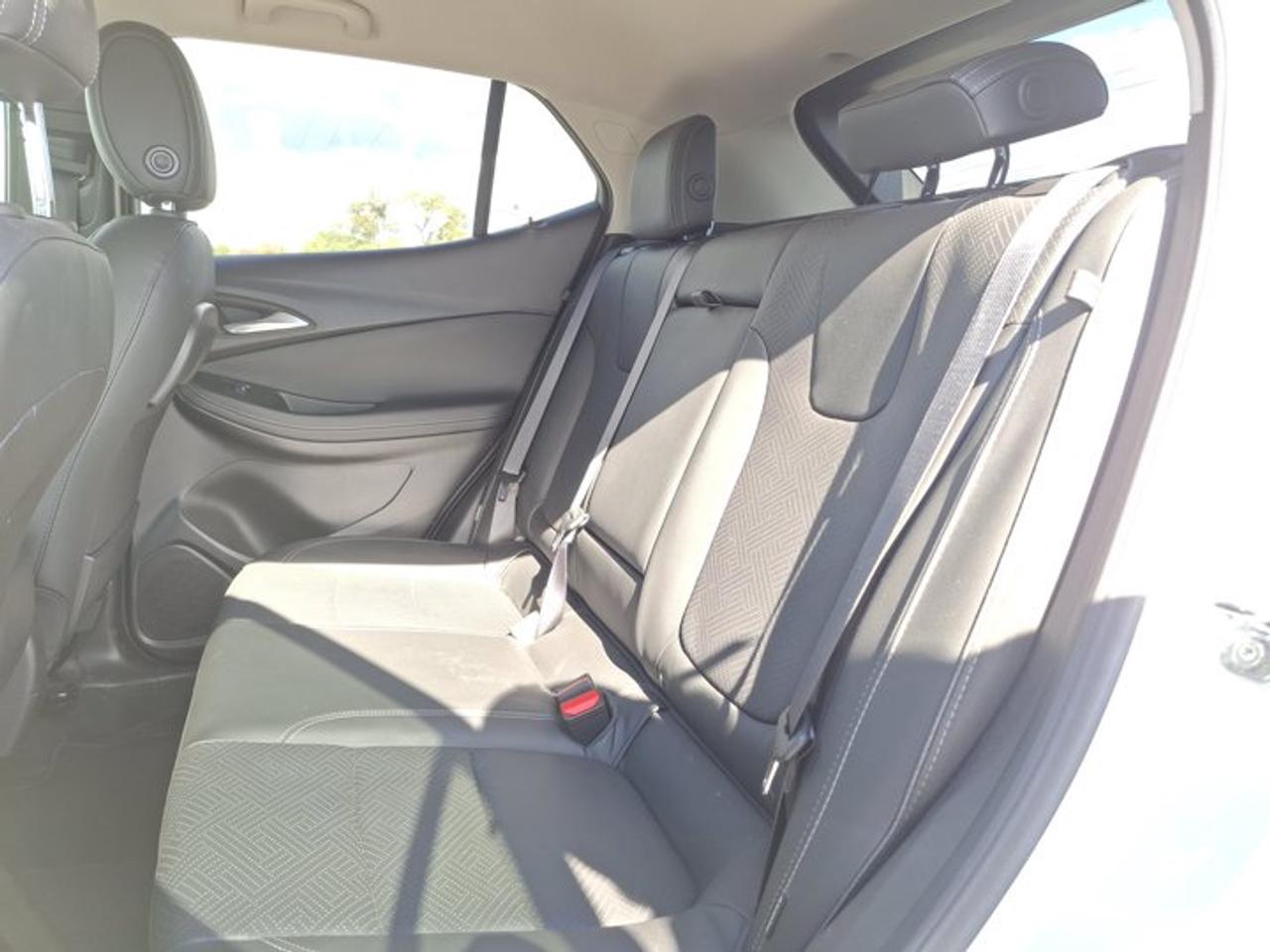 2022 Buick Encore GX Essence AWD | Leather | Heated Seats + Steering | Power Liftgate | Lane Keep Assist | and More ! Photo