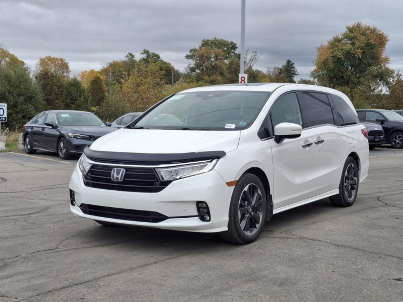 2024 Honda Odyssey Touring | Leather | Sunroof | Nav | DVD | Cooled + Heated Seats | Heated Wheel | CarPlay & More ! Photo0