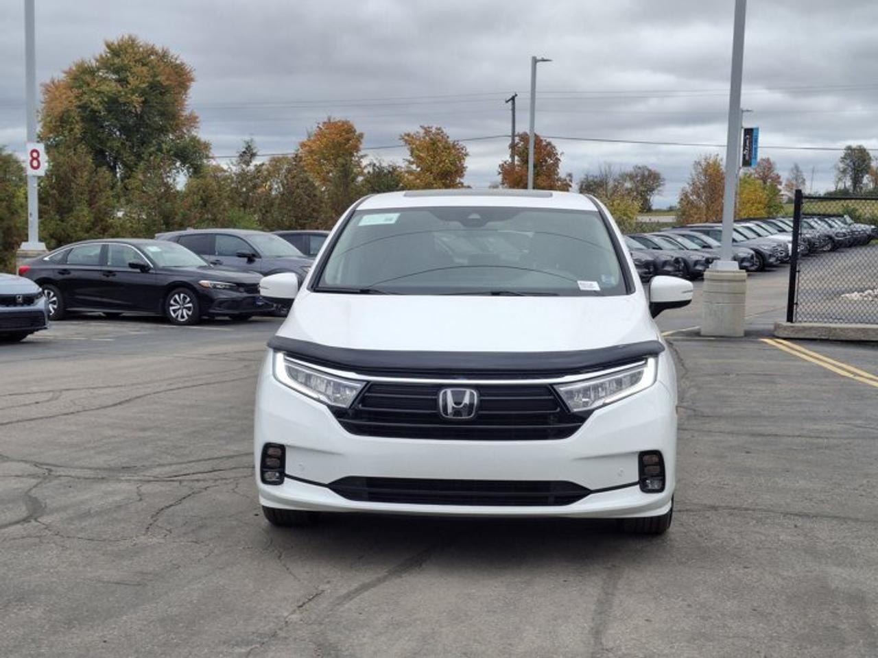 2024 Honda Odyssey Touring | Leather | Sunroof | Nav | DVD | Cooled + Heated Seats | Heated Wheel | CarPlay & More ! Photo