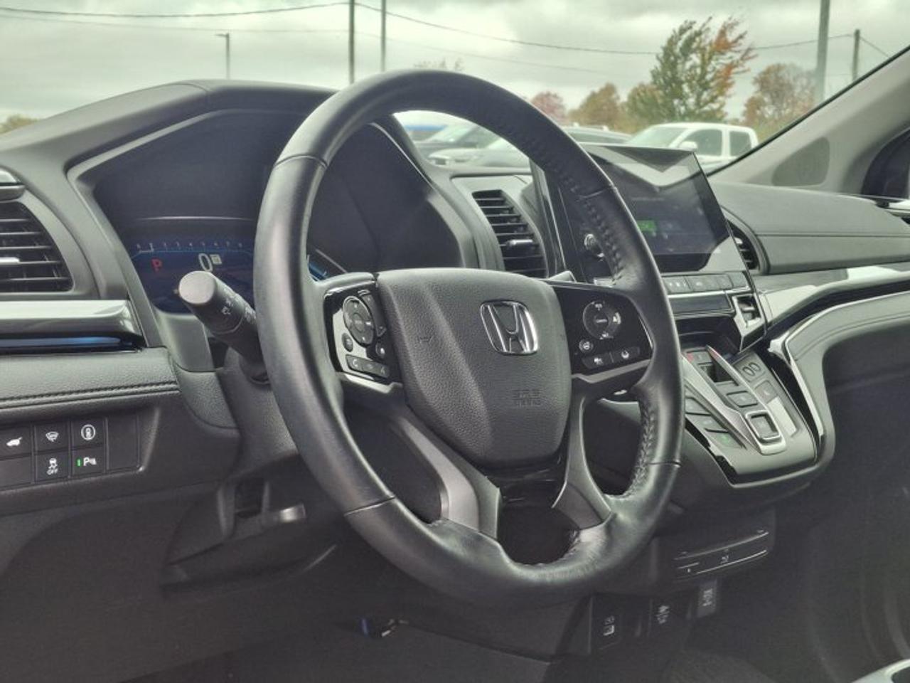 2024 Honda Odyssey Touring | Leather | Sunroof | Nav | DVD | Cooled + Heated Seats | Heated Wheel | CarPlay & More ! Photo
