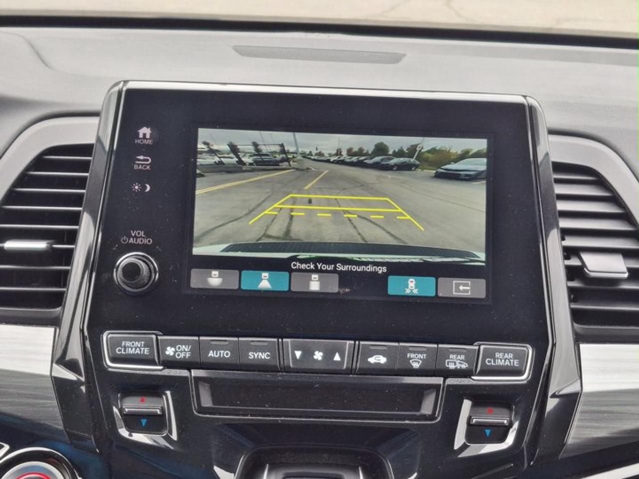 2024 Honda Odyssey Touring | Leather | Sunroof | Nav | DVD | Cooled + Heated Seats | Heated Wheel | CarPlay & More ! Photo