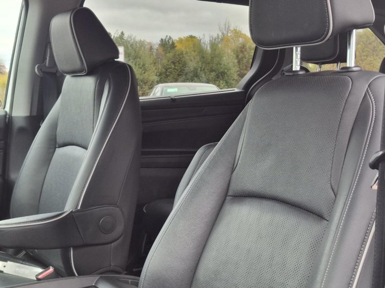 2024 Honda Odyssey Touring | Leather | Sunroof | Nav | DVD | Cooled + Heated Seats | Heated Wheel | CarPlay & More ! Photo