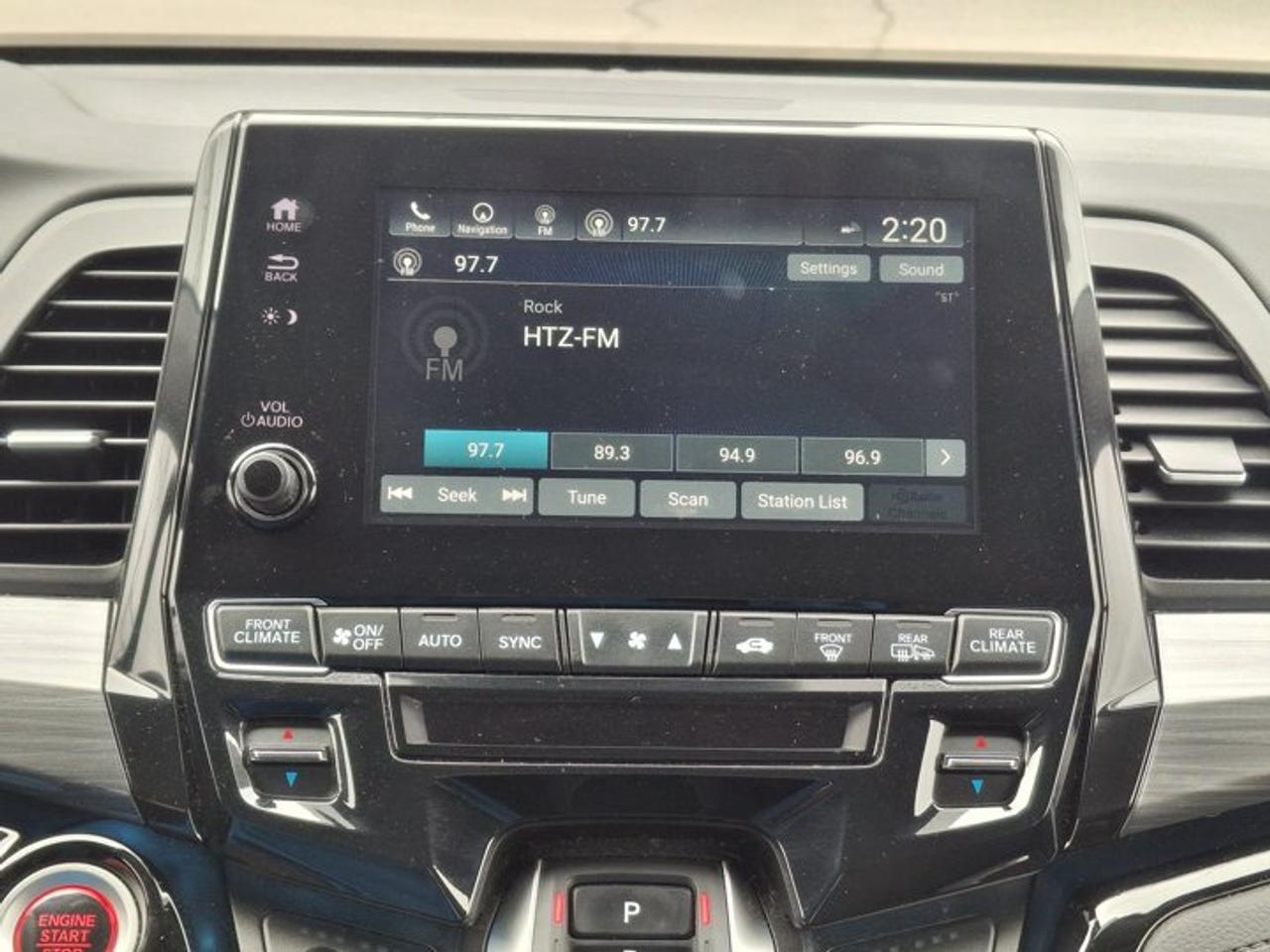 2024 Honda Odyssey Touring | Leather | Sunroof | Nav | DVD | Cooled + Heated Seats | Heated Wheel | CarPlay & More ! Photo