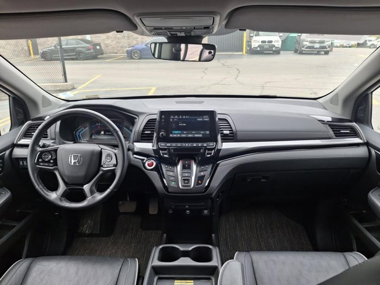 2024 Honda Odyssey Touring | Leather | Sunroof | Nav | DVD | Cooled + Heated Seats | Heated Wheel | CarPlay & More ! Photo