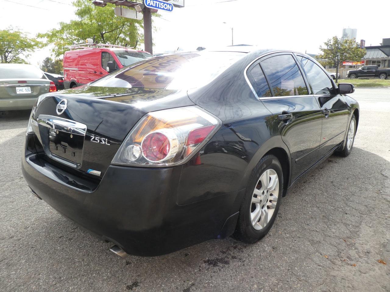 2011 Nissan Altima SLE LEATHER SUNROOF Photo