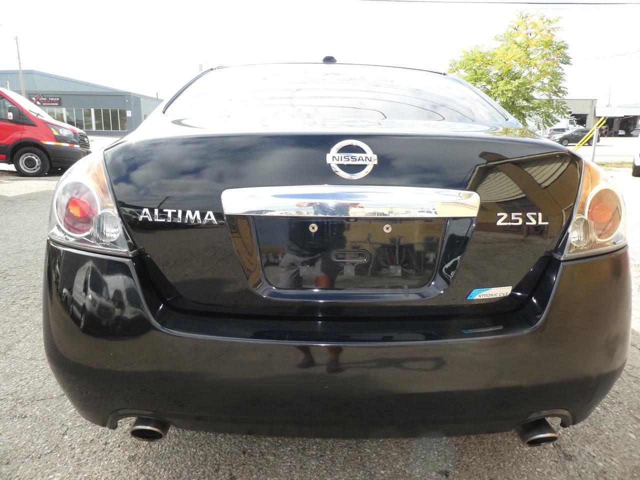 2011 Nissan Altima SLE LEATHER SUNROOF Photo
