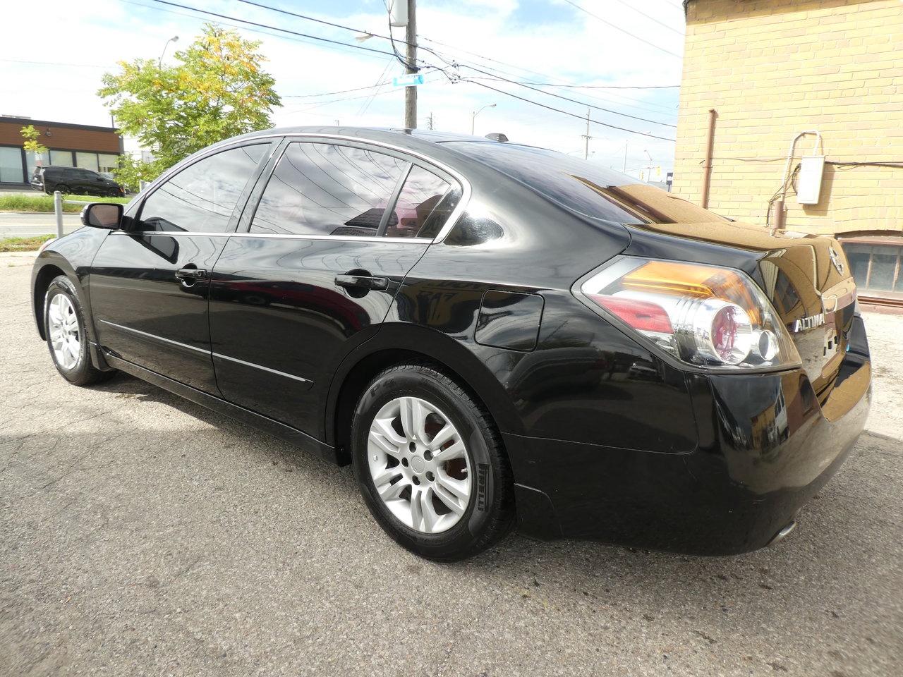 2011 Nissan Altima SLE LEATHER SUNROOF Photo