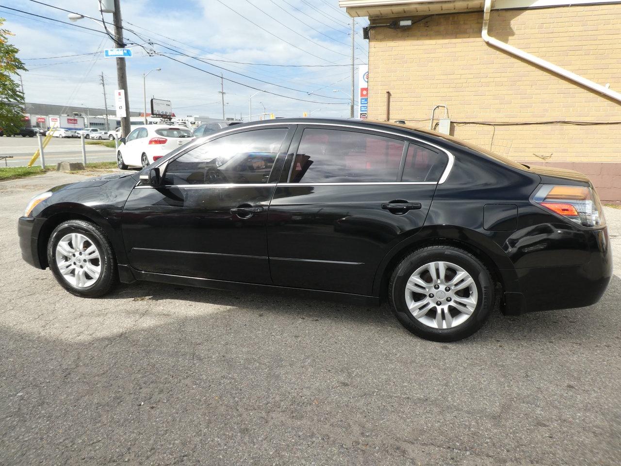 2011 Nissan Altima SLE LEATHER SUNROOF Photo