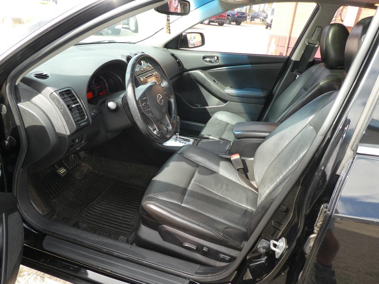 2011 Nissan Altima SLE LEATHER SUNROOF Photo