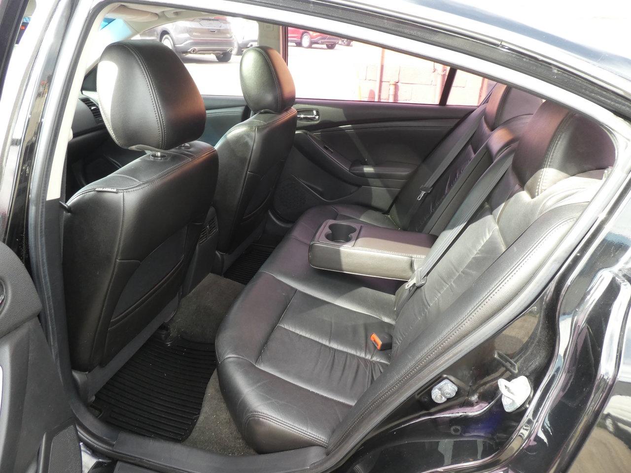 2011 Nissan Altima SLE LEATHER SUNROOF Photo
