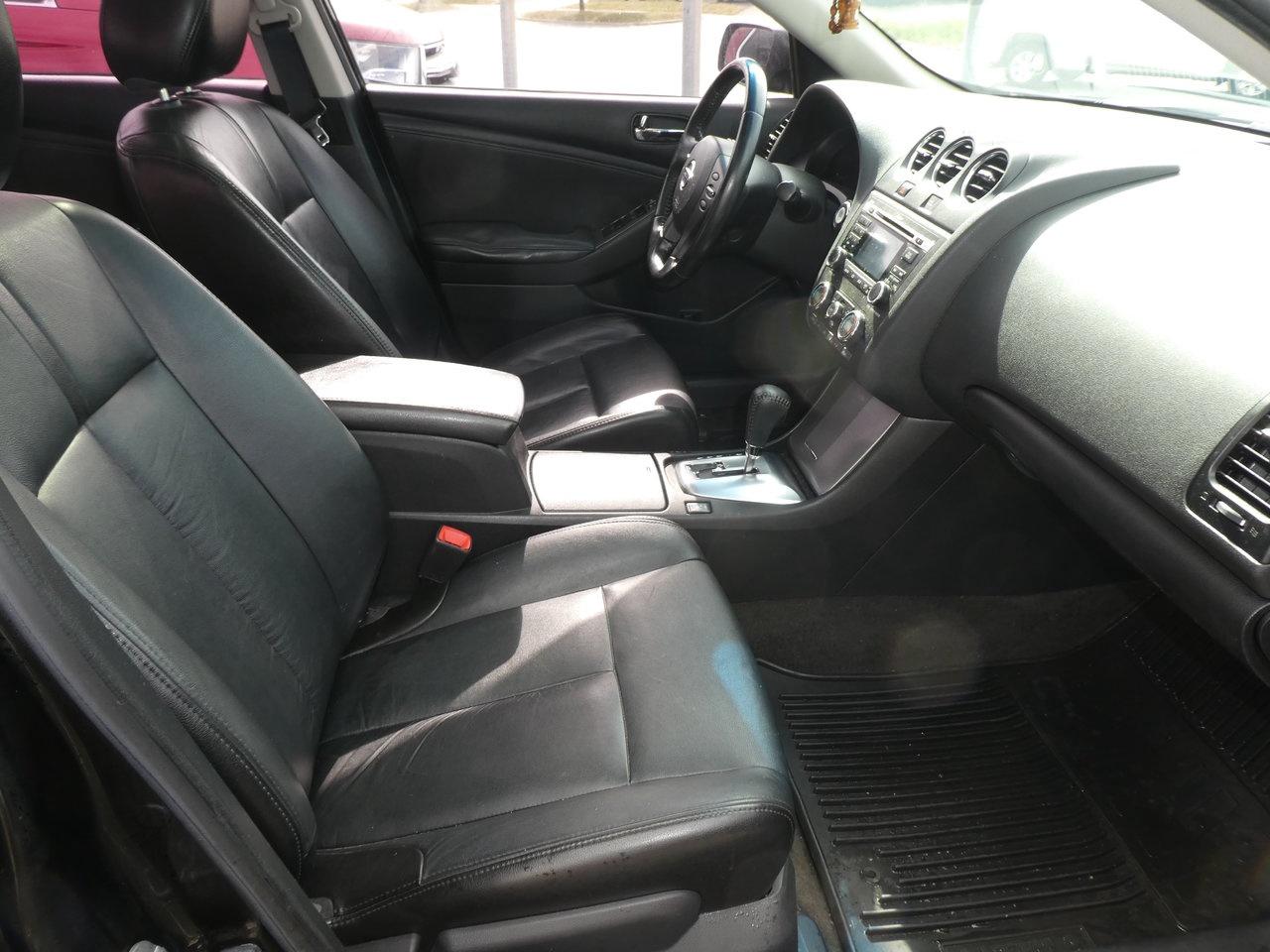 2011 Nissan Altima SLE LEATHER SUNROOF Photo