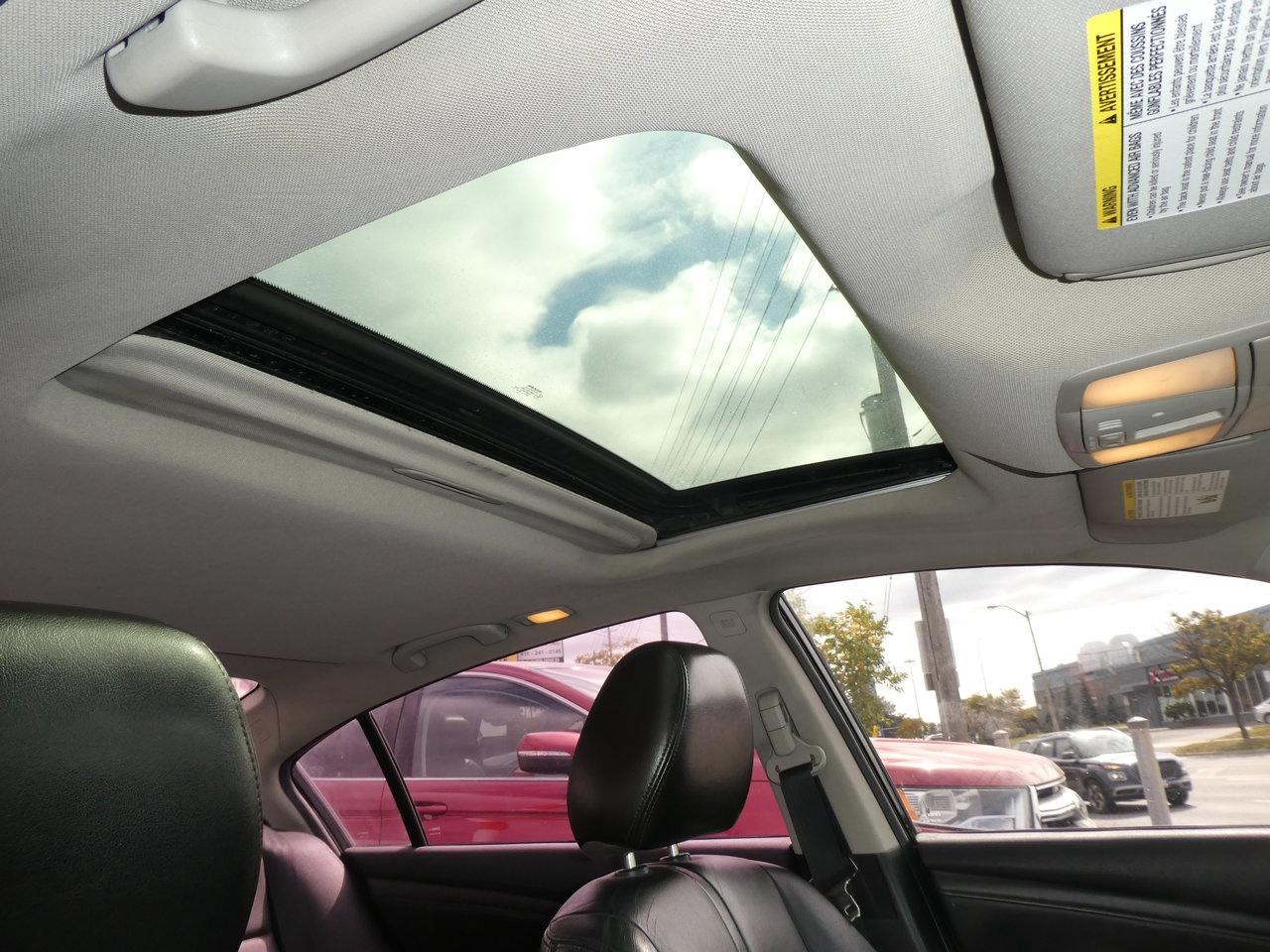 2011 Nissan Altima SLE LEATHER SUNROOF Photo