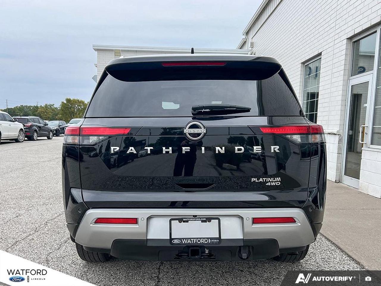 2025 Nissan Pathfinder Platinum 4WD Photo4