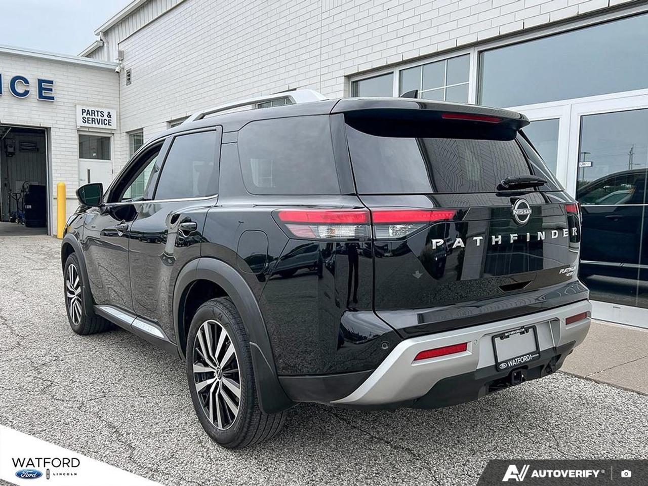 2025 Nissan Pathfinder Platinum 4WD Photo