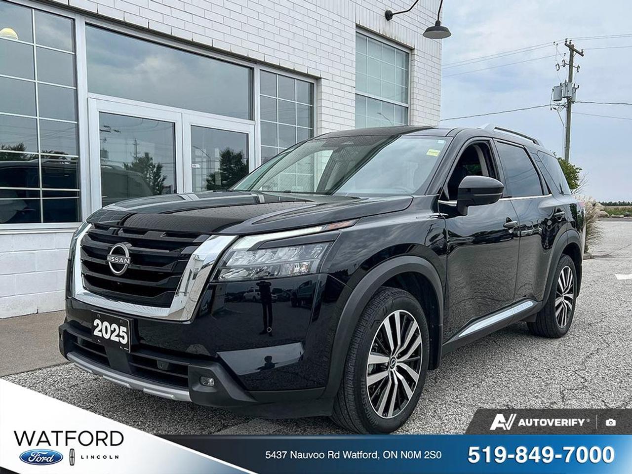 2025 Nissan Pathfinder Platinum 4WD Photo0