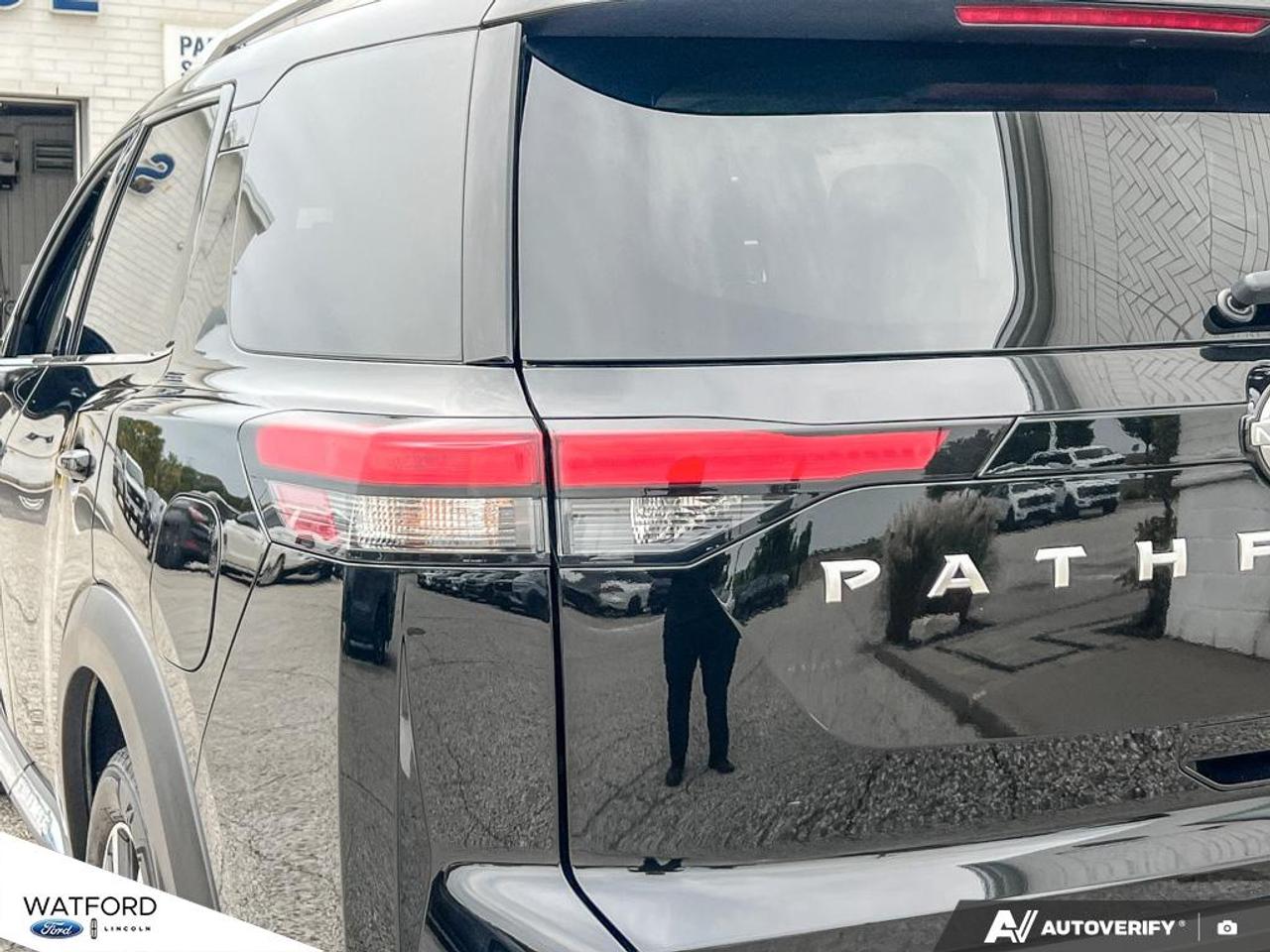2025 Nissan Pathfinder Platinum 4WD Photo