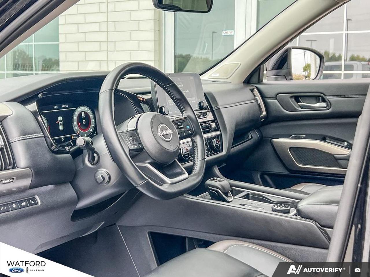 2025 Nissan Pathfinder Platinum 4WD Photo