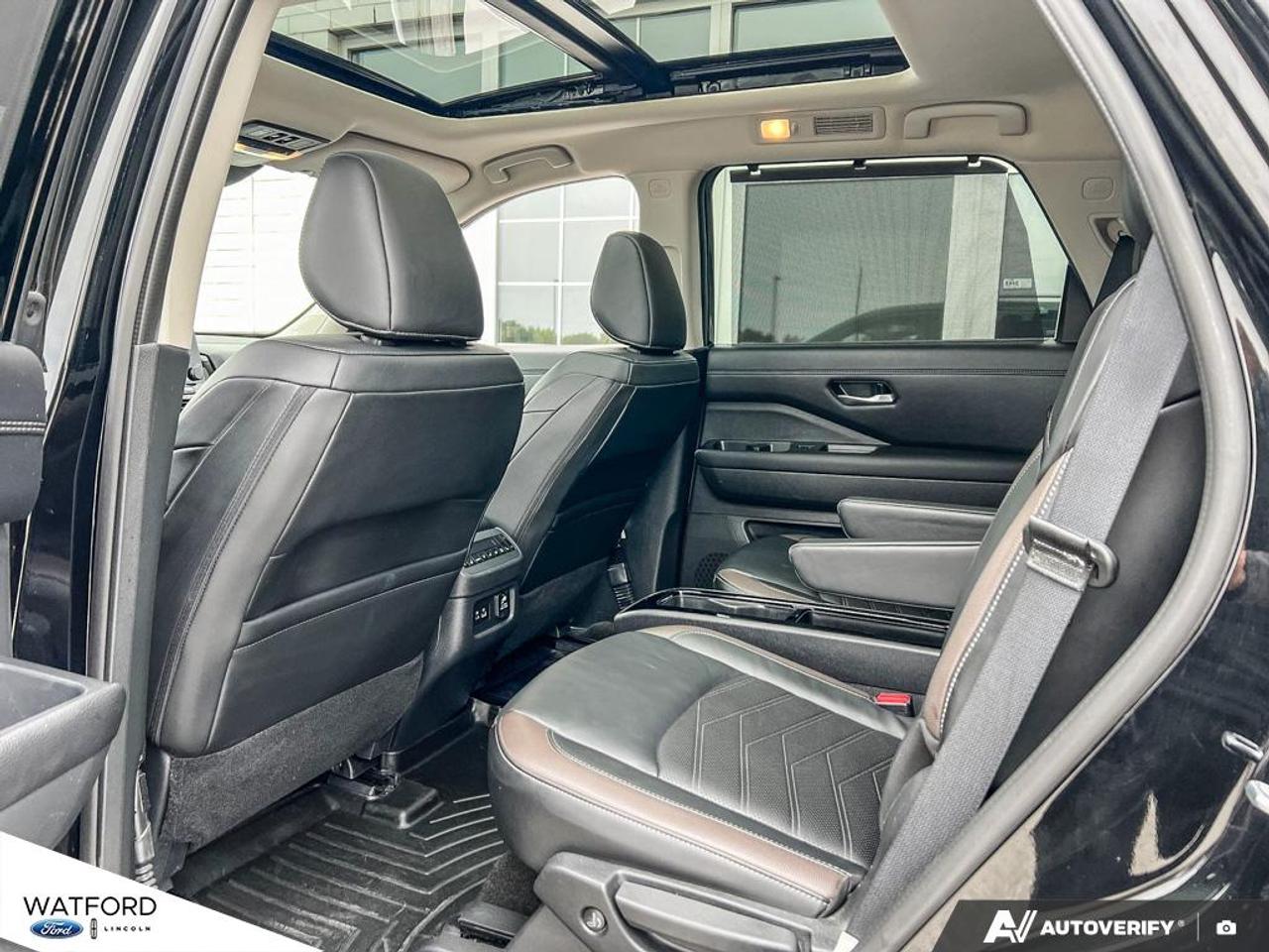 2025 Nissan Pathfinder Platinum 4WD Photo