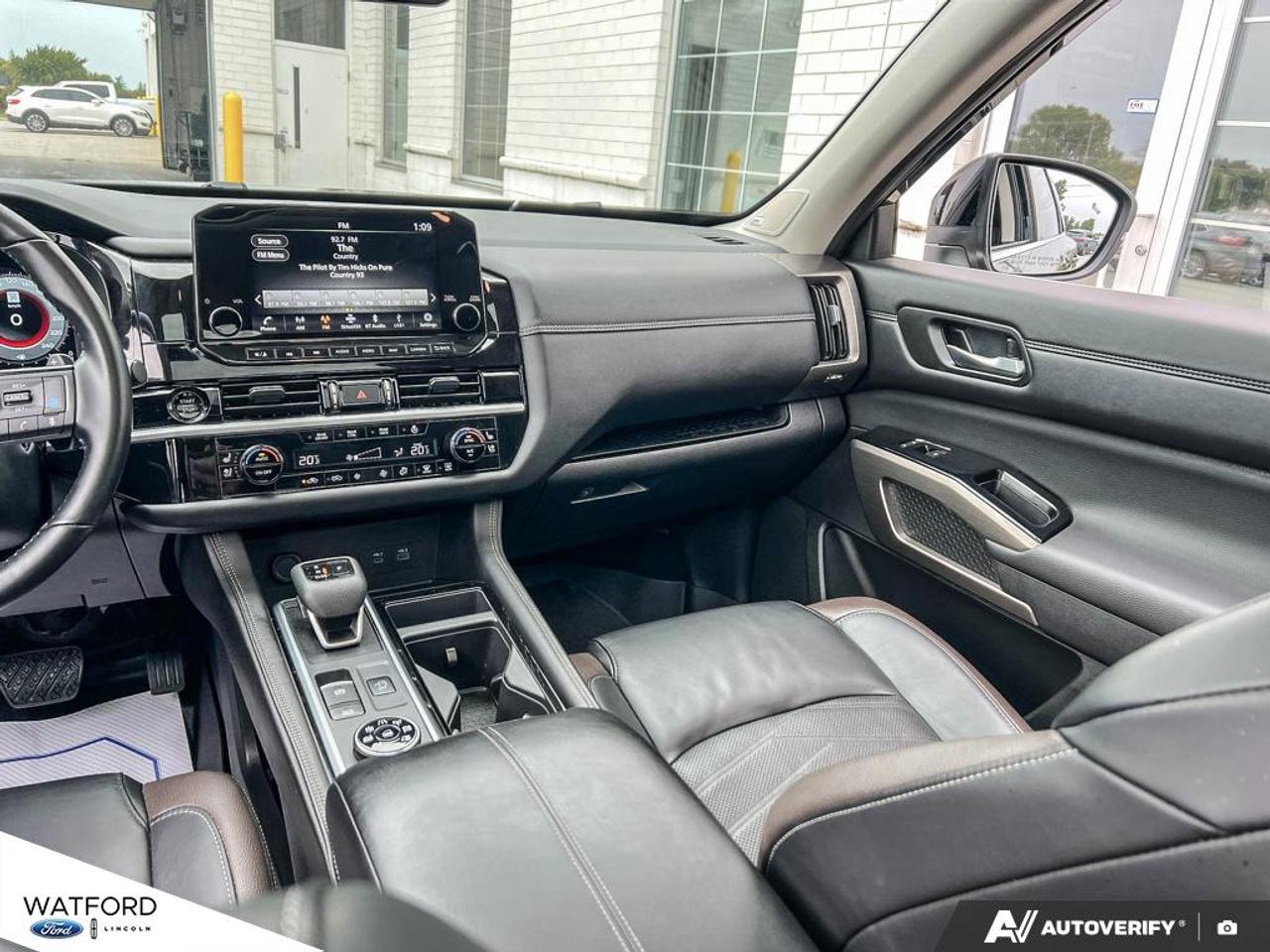 2025 Nissan Pathfinder Platinum 4WD Photo