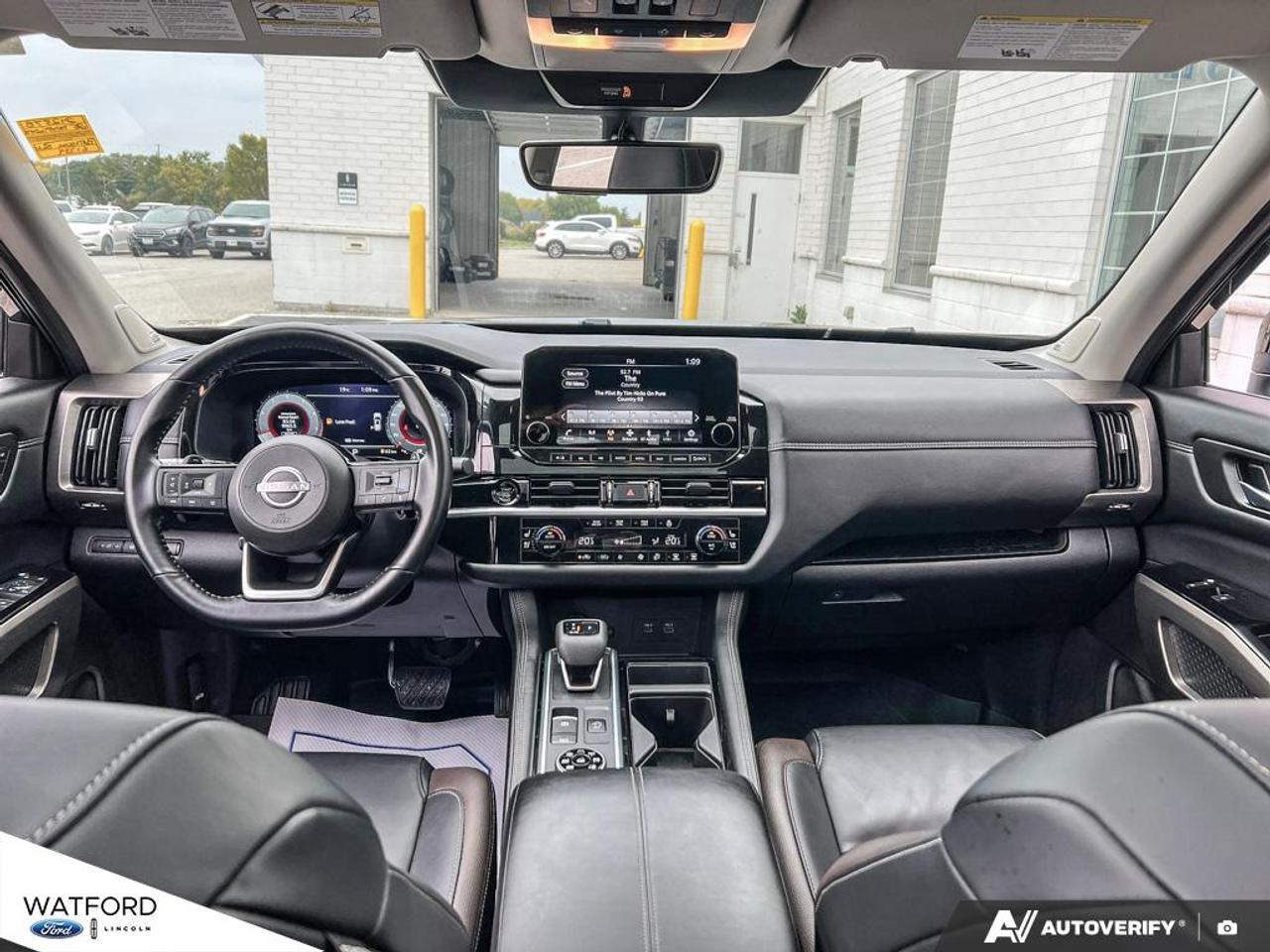 2025 Nissan Pathfinder Platinum 4WD Photo