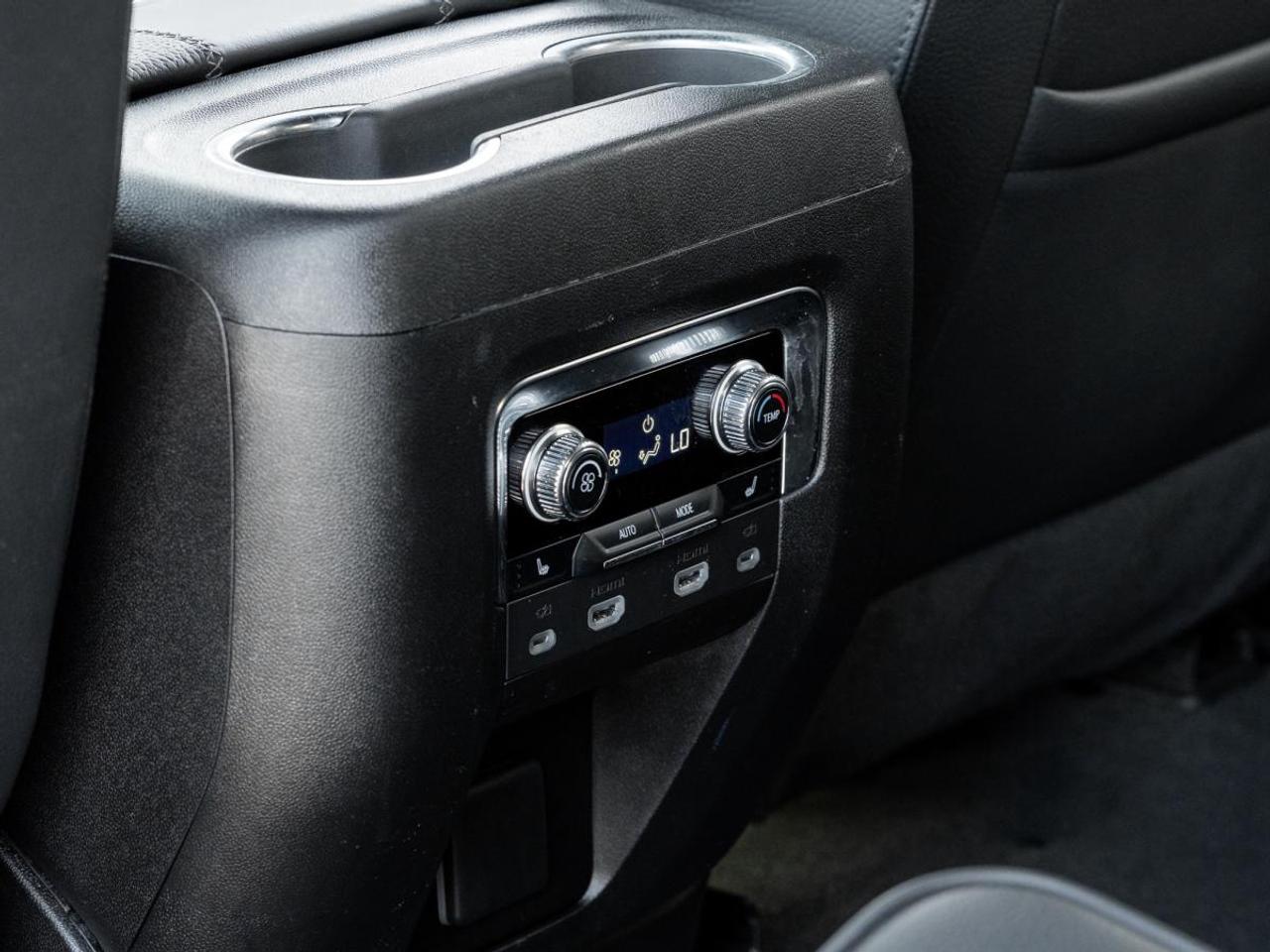 2024 GMC Yukon Denali Photo