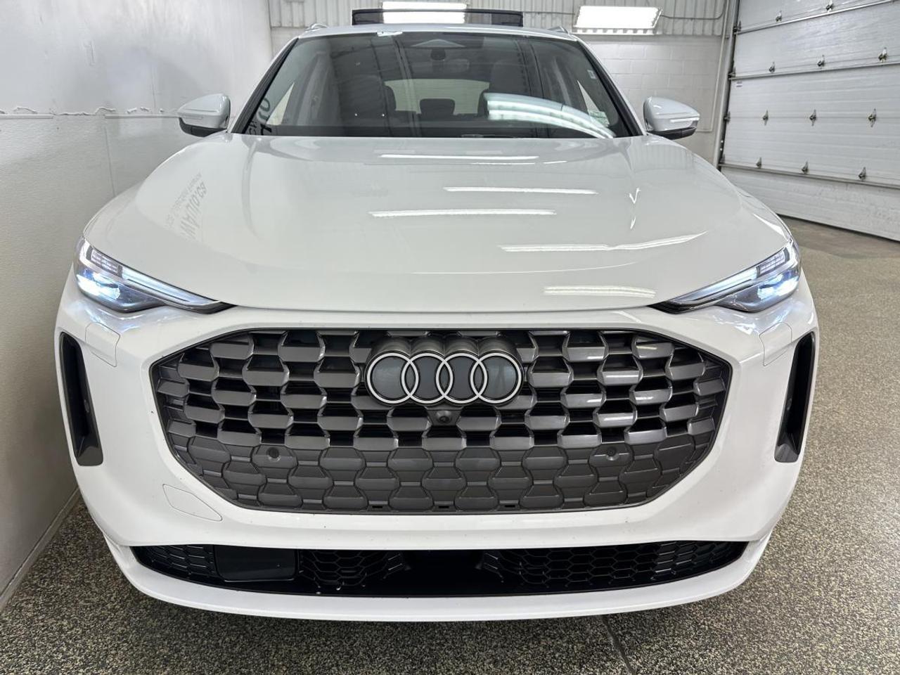 2026 Audi Q5 2.0T Progressiv PROGRESSIV/AWD/PANOROOF/NAVI/LEATHER/HUD/12KM! Photo1