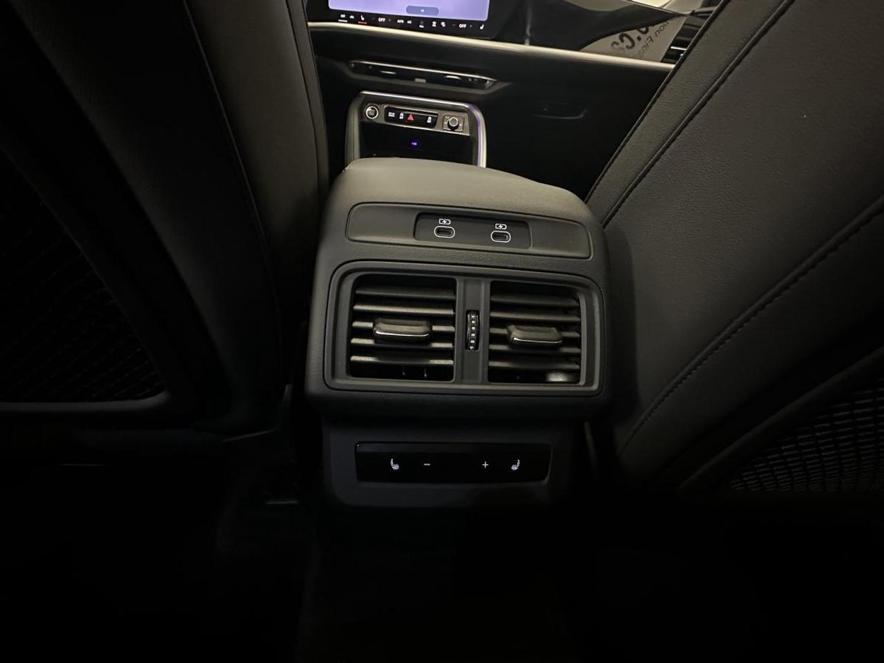 2026 Audi Q5 2.0T Progressiv PROGRESSIV/AWD/PANOROOF/NAVI/LEATHER/HUD/12KM! Photo