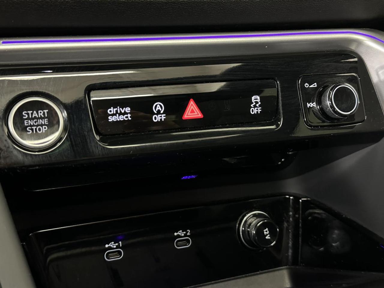 2026 Audi Q5 2.0T Progressiv PROGRESSIV/AWD/PANOROOF/NAVI/LEATHER/HUD/12KM! Photo