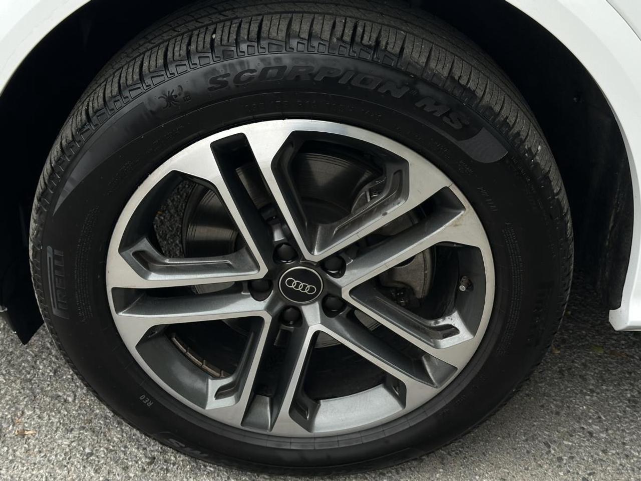 2026 Audi Q5 2.0T Progressiv PROGRESSIV/AWD/PANOROOF/NAVI/LEATHER/HUD/12KM! Photo