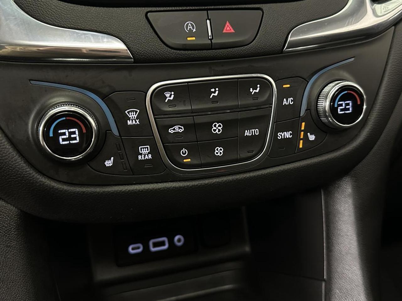 2024 Chevrolet Equinox LT/AWD/PANOROOF/APPLE CARPLAY/REM START/PWR HEATED/MORE! Photo
