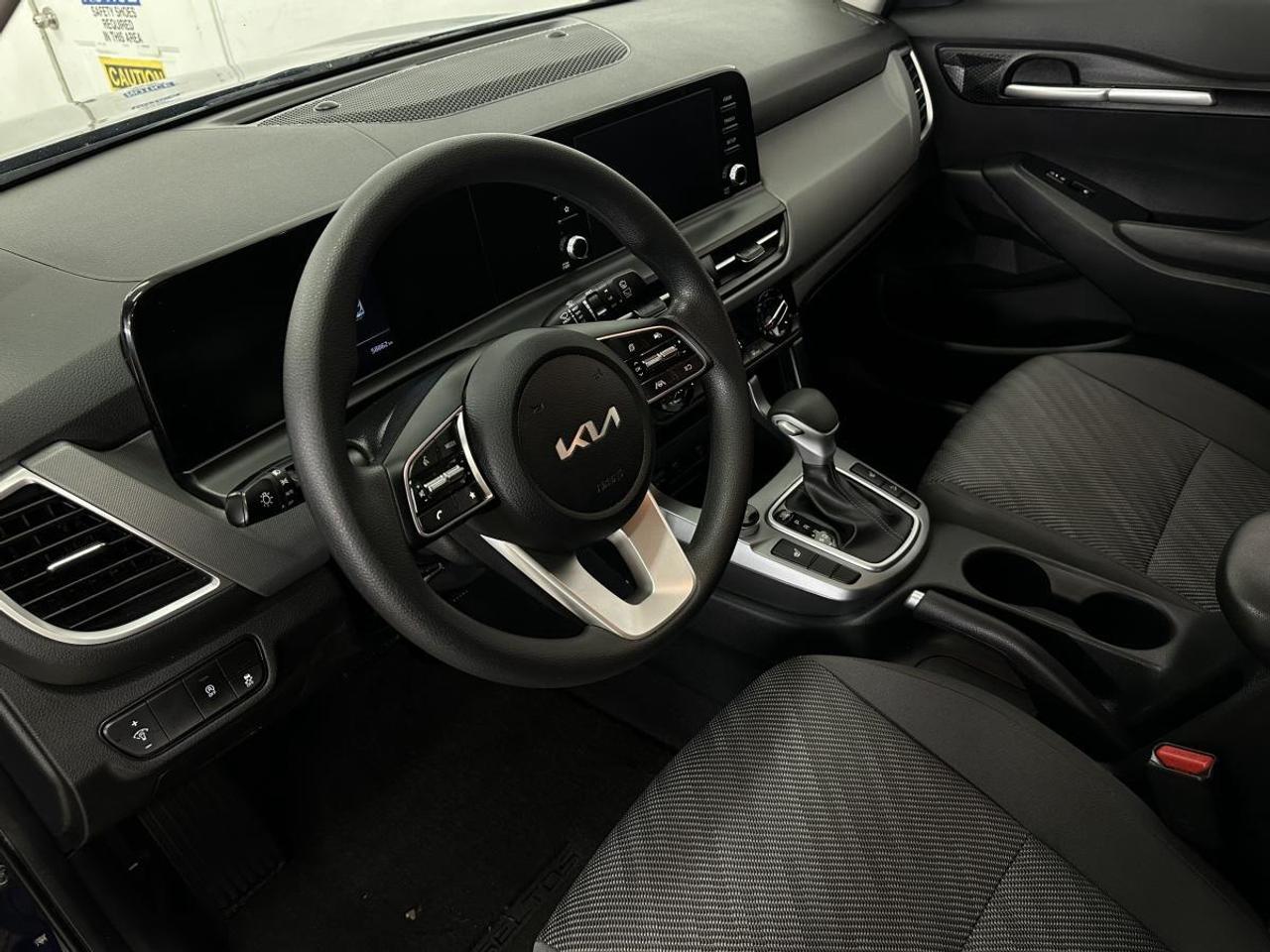 2024 Kia Seltos LX - HEATED SEATS/AC/FULL POWER GROUP/OFF 1 OWNER LEASE! Photo