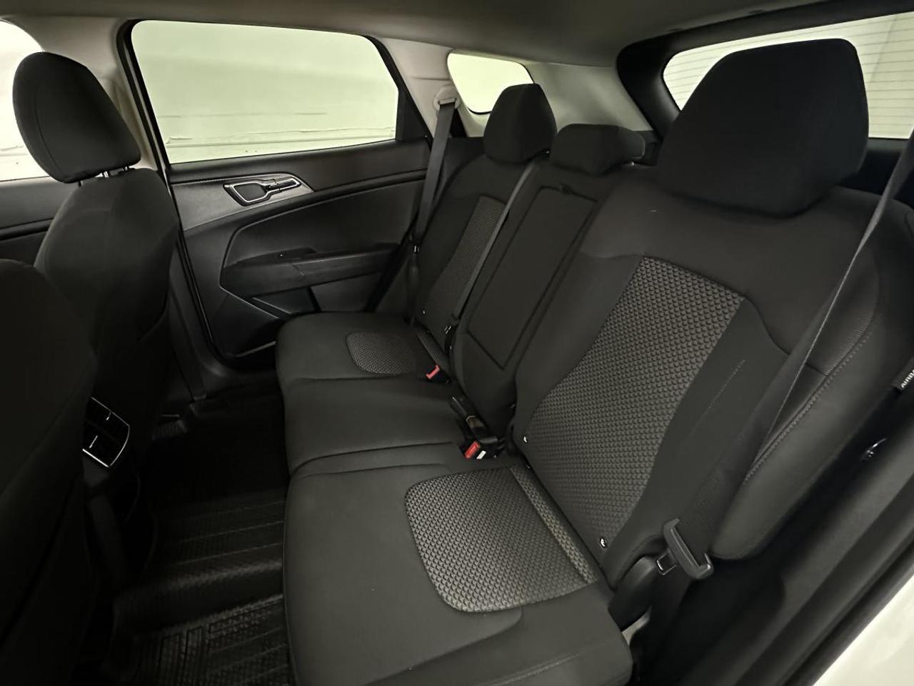 2025 Kia Sportage LX/AWD/8900KM/SHARP/LOCAL TRADE! Photo