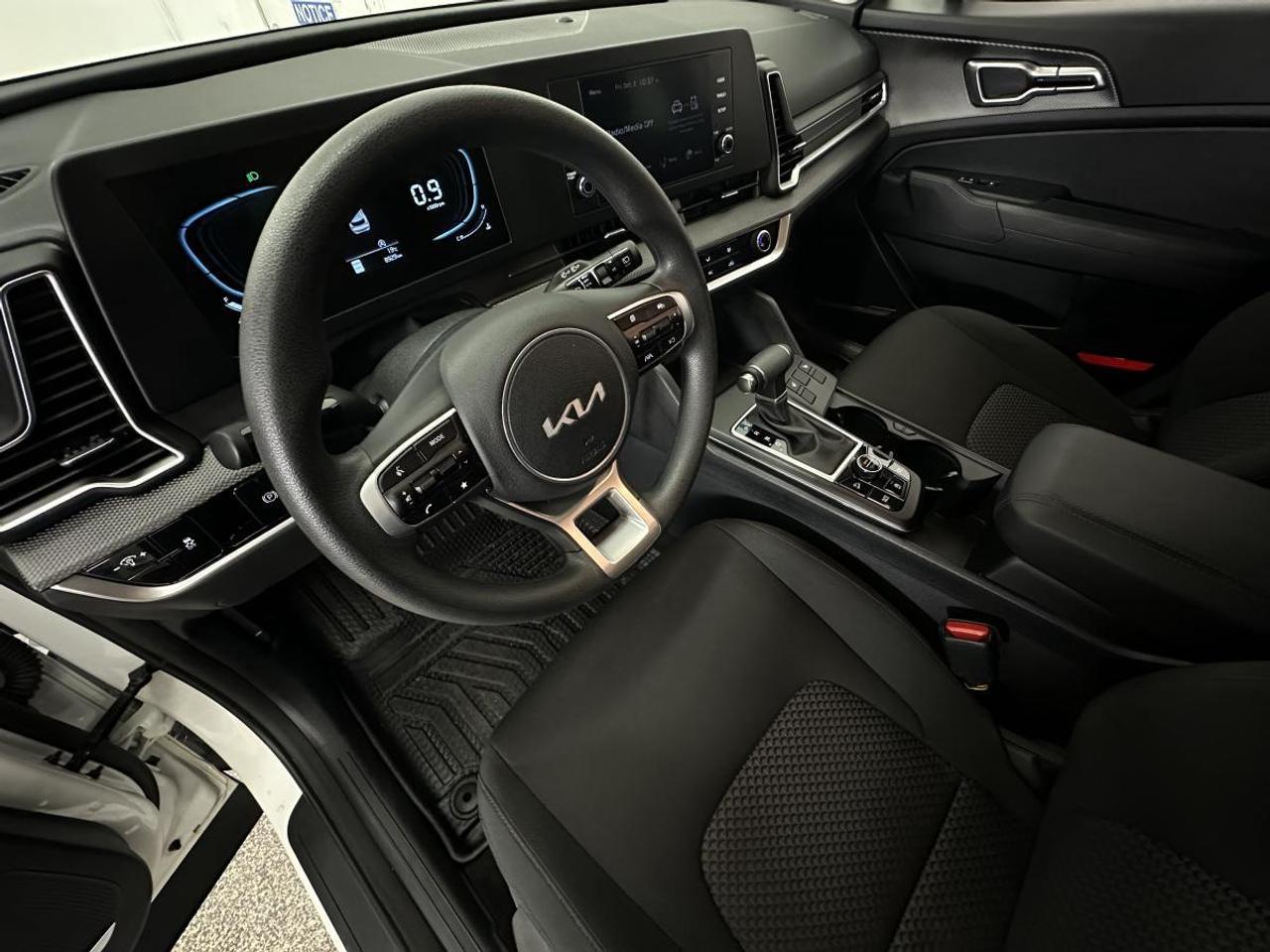 2025 Kia Sportage LX/AWD/8900KM/SHARP/LOCAL TRADE! Photo