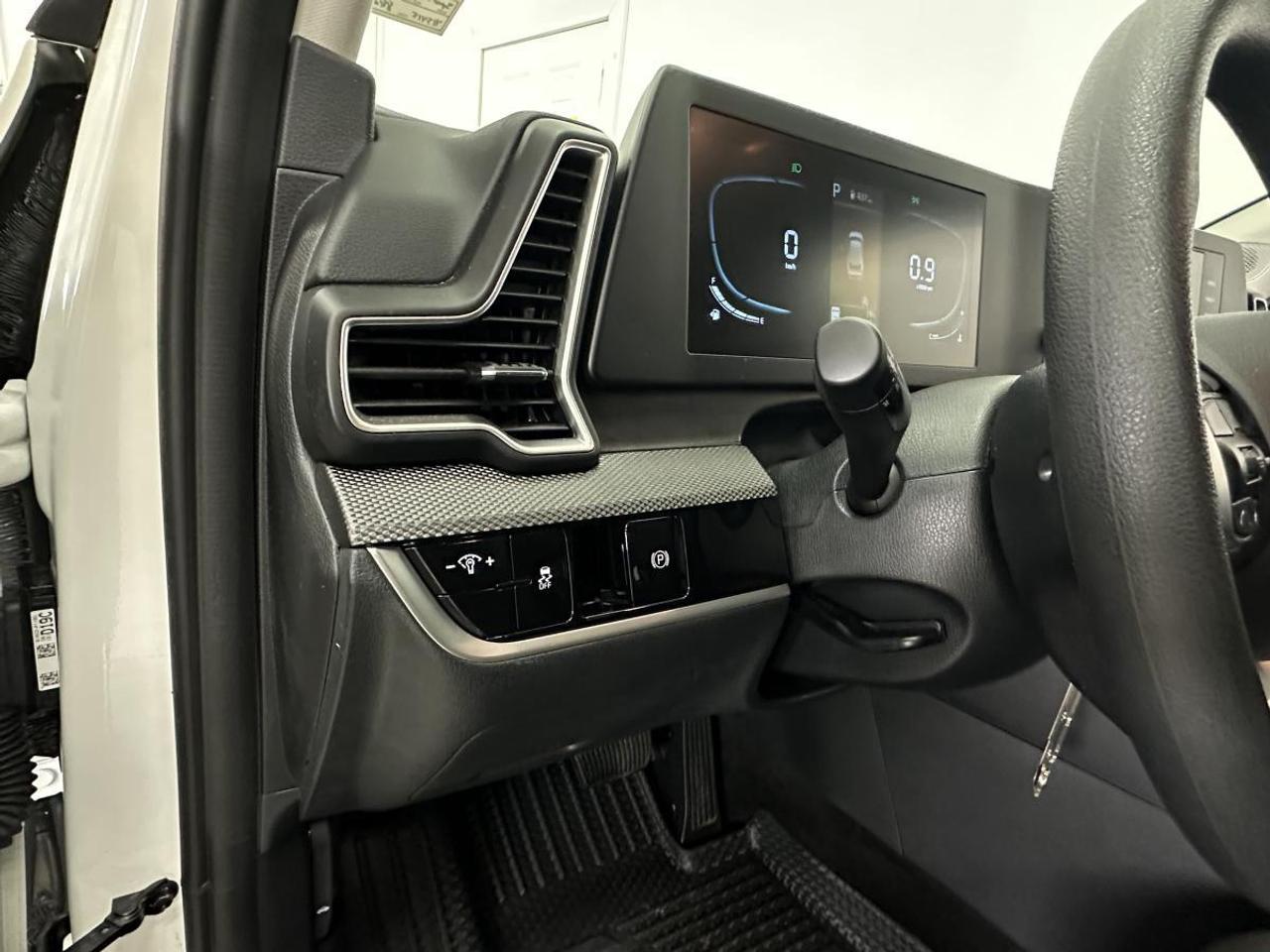 2025 Kia Sportage LX/AWD/8900KM/SHARP/LOCAL TRADE! Photo