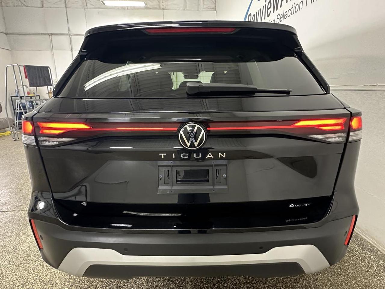 2026 Volkswagen Tiguan Comfortline COMFORTLINE/4MOTION/PWR LEATHER/CARPLAY/27KM! Photo