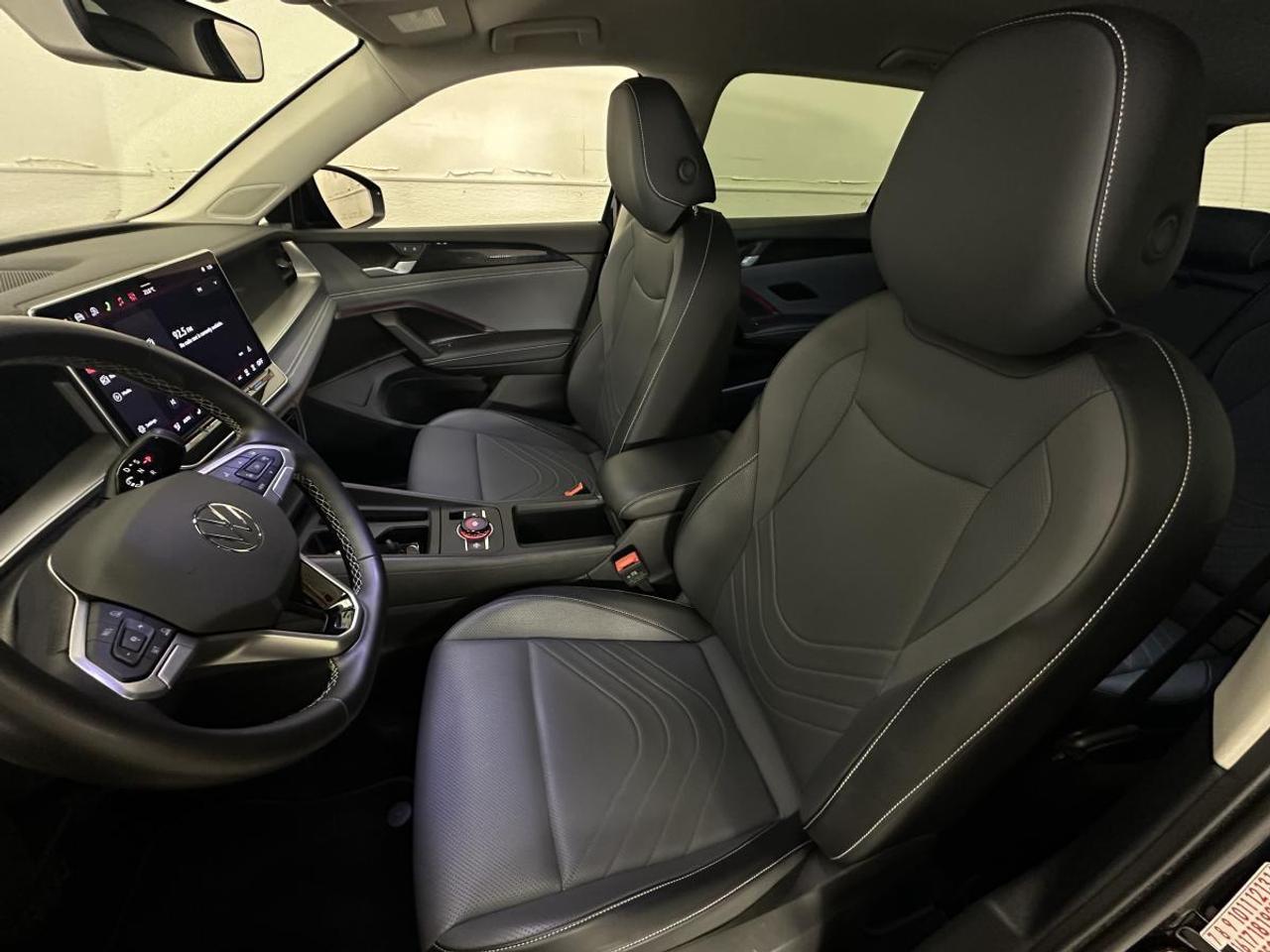 2026 Volkswagen Tiguan Comfortline COMFORTLINE/4MOTION/PWR LEATHER/CARPLAY/27KM! Photo