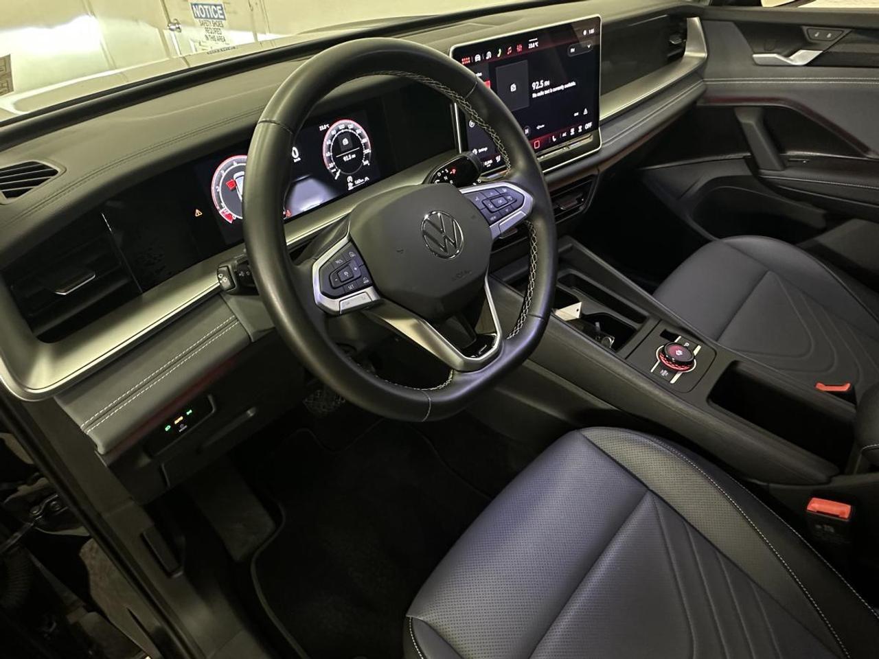 2026 Volkswagen Tiguan Comfortline COMFORTLINE/4MOTION/PWR LEATHER/CARPLAY/27KM! Photo