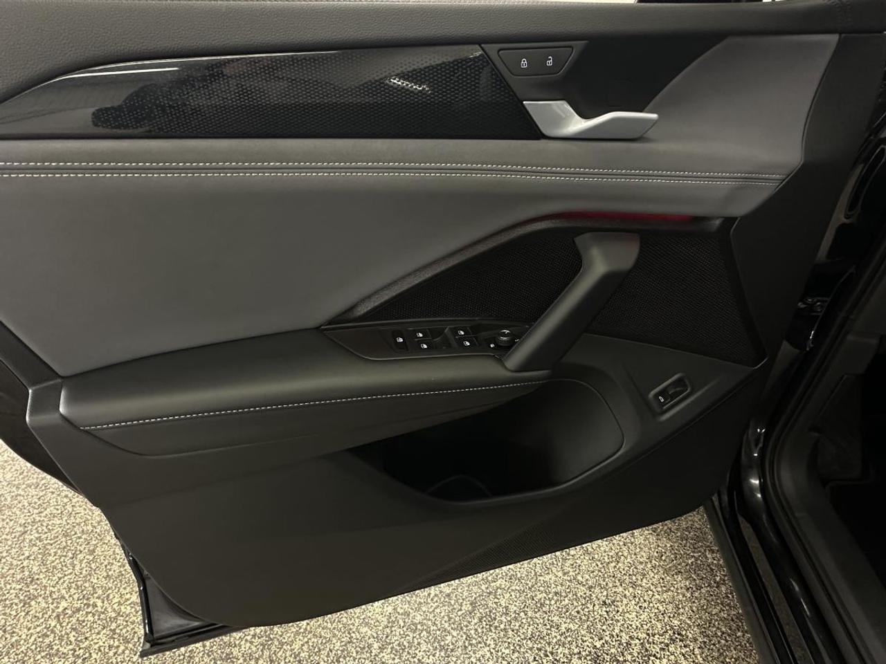 2026 Volkswagen Tiguan Comfortline COMFORTLINE/4MOTION/PWR LEATHER/CARPLAY/27KM! Photo