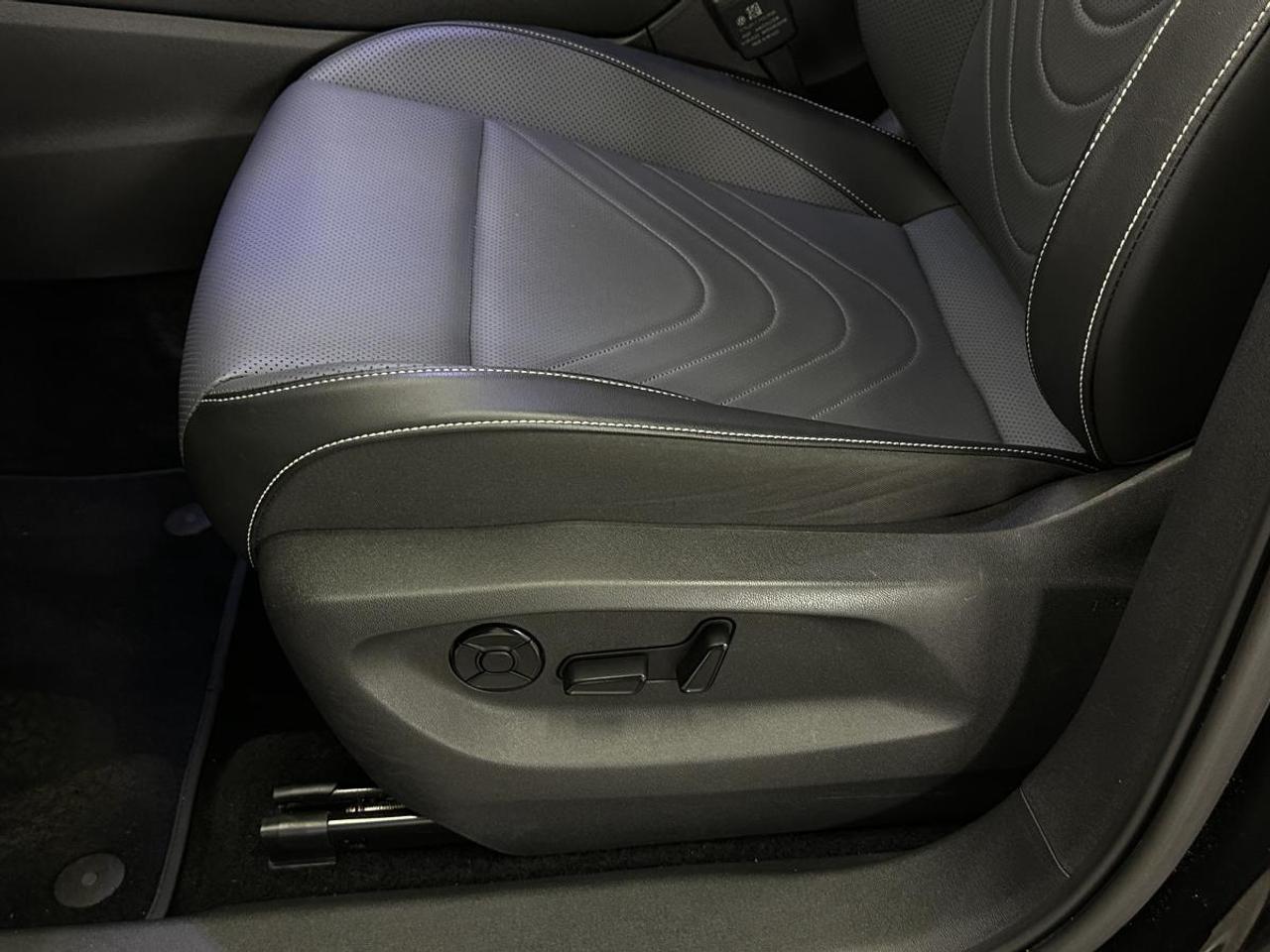 2026 Volkswagen Tiguan Comfortline COMFORTLINE/4MOTION/PWR LEATHER/CARPLAY/27KM! Photo