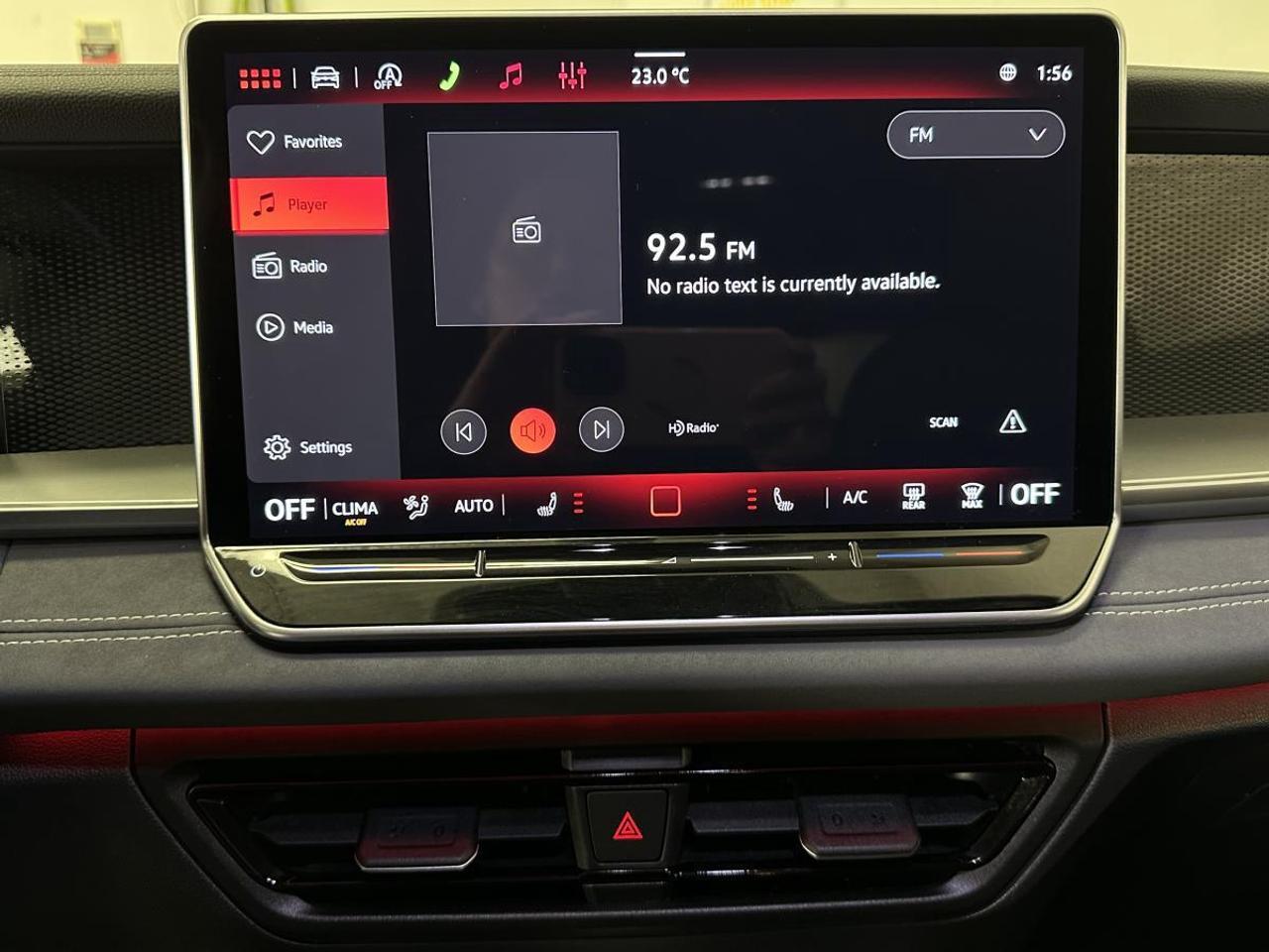 2026 Volkswagen Tiguan Comfortline COMFORTLINE/4MOTION/PWR LEATHER/CARPLAY/27KM! Photo