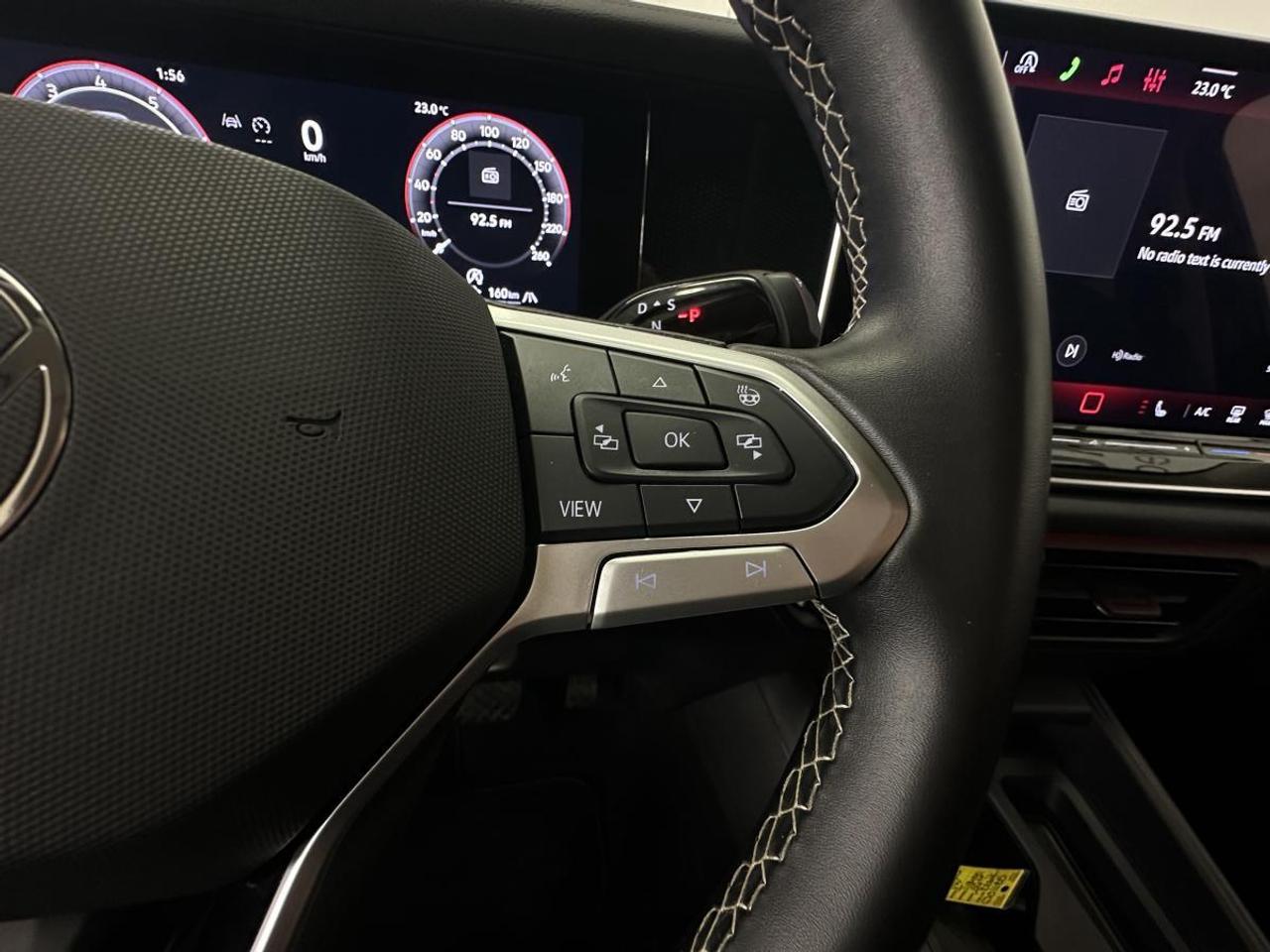 2026 Volkswagen Tiguan Comfortline COMFORTLINE/4MOTION/PWR LEATHER/CARPLAY/27KM! Photo