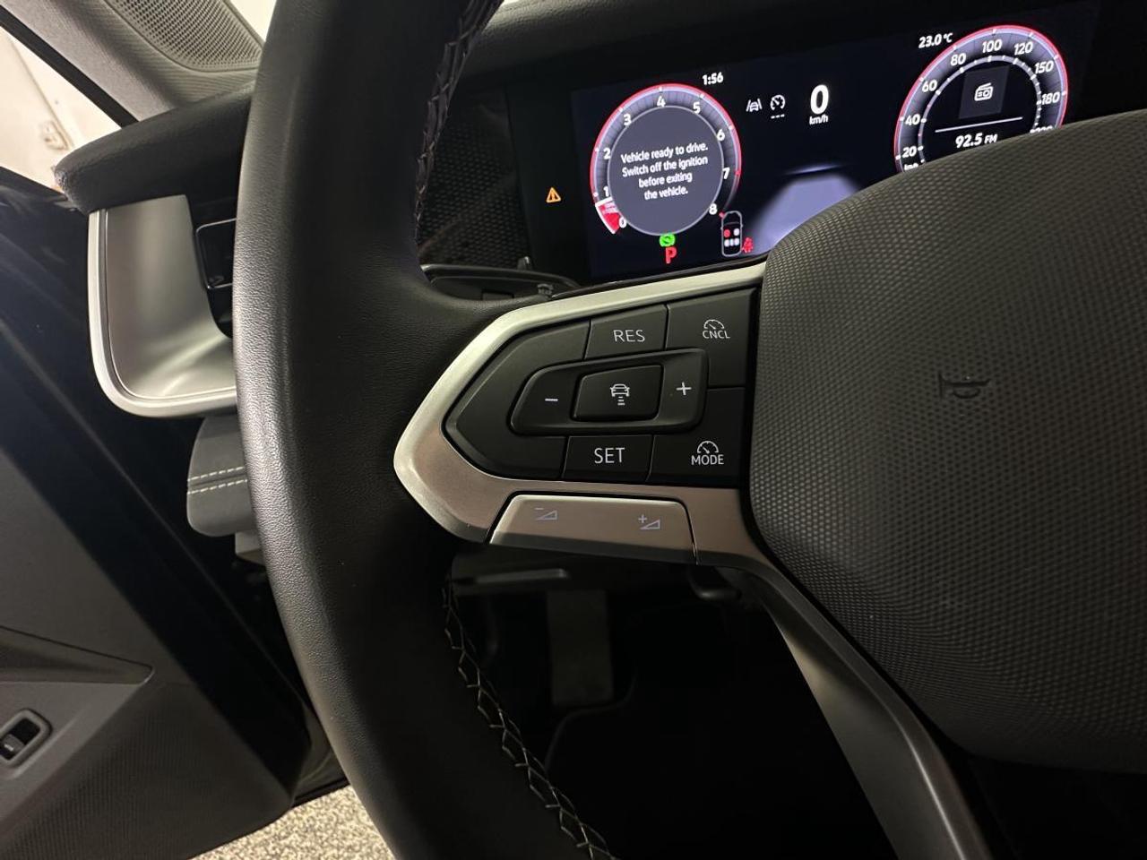 2026 Volkswagen Tiguan Comfortline COMFORTLINE/4MOTION/PWR LEATHER/CARPLAY/27KM! Photo